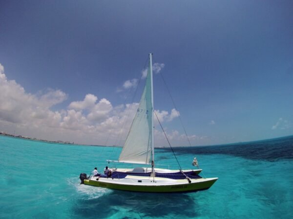 Isla Mujeres Catamaran Pleasure Tour - Imagen 7