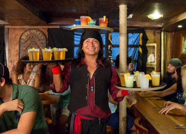 Capitan Hook Tour Dinner - Open Bar & Show - Imagen 5